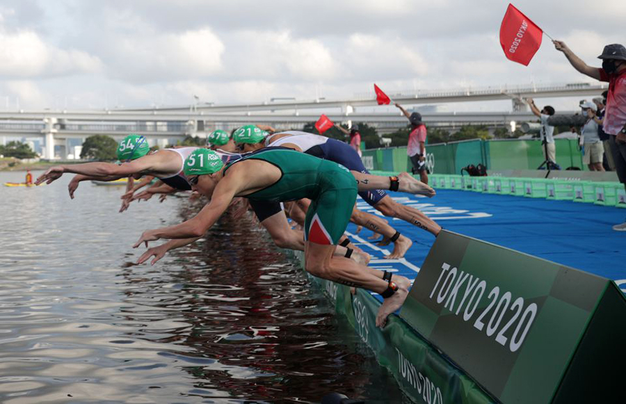 Triathlon nam Olympic Tokyo gặp sự cố xuất ph&aacute;t hiếm c&oacute;, đ&aacute;ng qu&ecirc;n nhất lịch sử