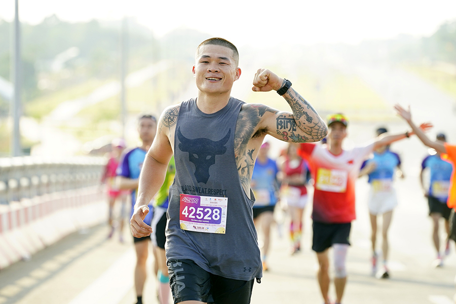 “Nam vương quyền anh” Trương Đình Hoàng lần đầu chạy 42km với thông số ấn tượng