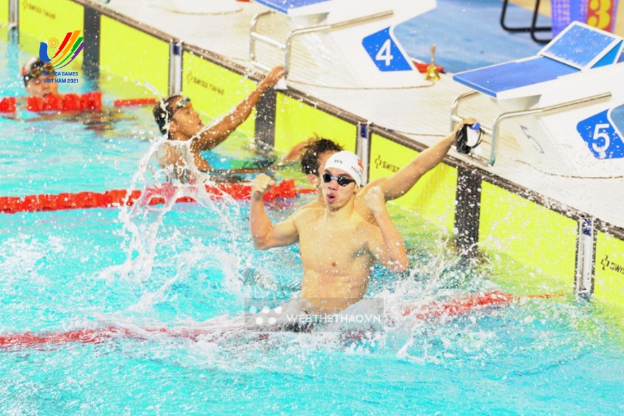 Gây sốc với màn nước rút khó tin, Nguyễn Huy Hoàng giành HCV 200m bướm SEA Games 31 đầy cảm xúc