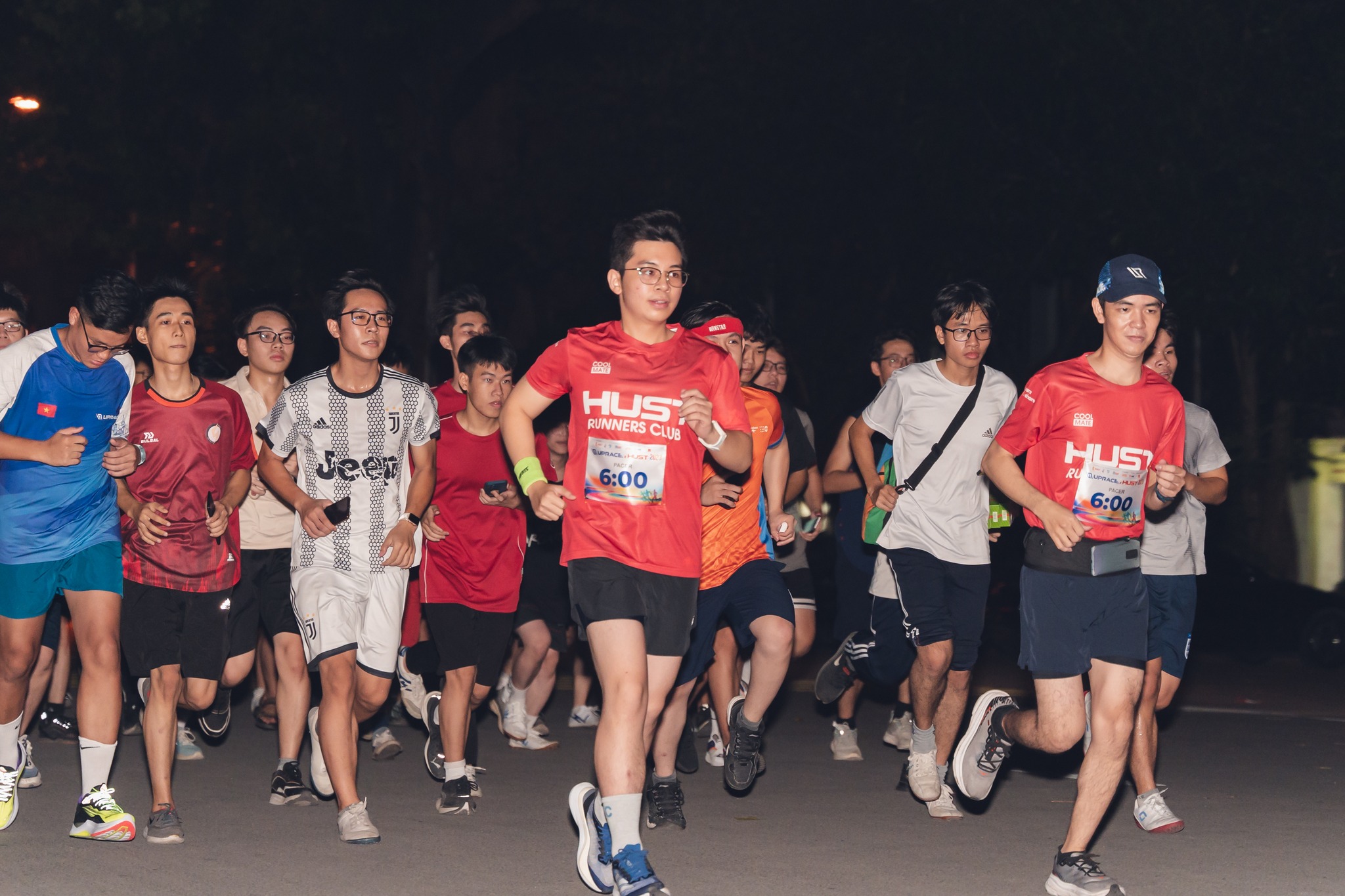 Tham gia chạy UpRace 2023, mỗi km giúp đỡ những mảnh đời thiếu may mắn