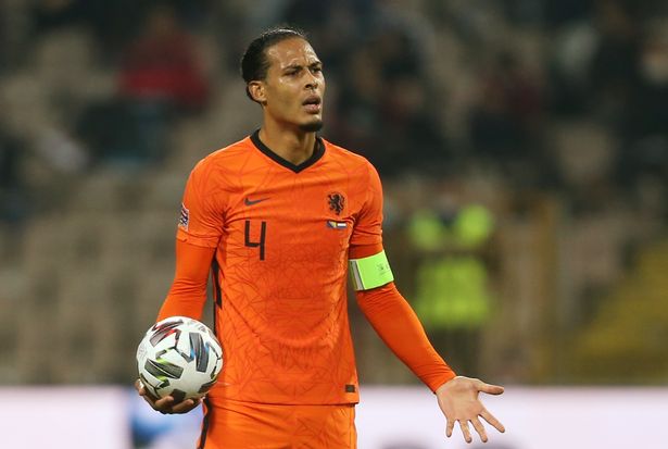 Van Dijk và các ngôi sao Hà Lan phản đối Van Gaal trở lại