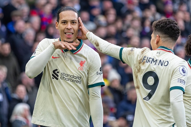 Van Dijk giúp Liverpool ghi nhiều bàn nhất bằng “không chiến”