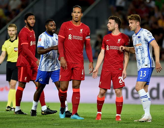 Van Dijk ra sân lần đầu tiên cho Liverpool sau 9 tháng