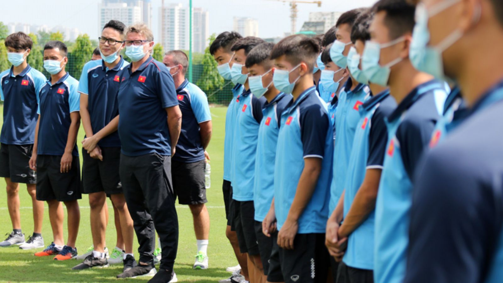 HLV Troussier sẵn sàng cho VCK U19 Châu Á, tiết lộ lý do không triệu tập cầu thủ của SLNA