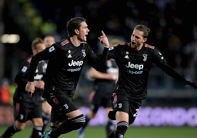 Vlahovic bắt kịp Ronaldo, Juventus băng vào top 4 Serie A