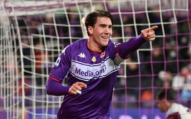 Vlahovic đuổi theo kỷ lục ghi b&agrave;n của Ronaldo trong một năm