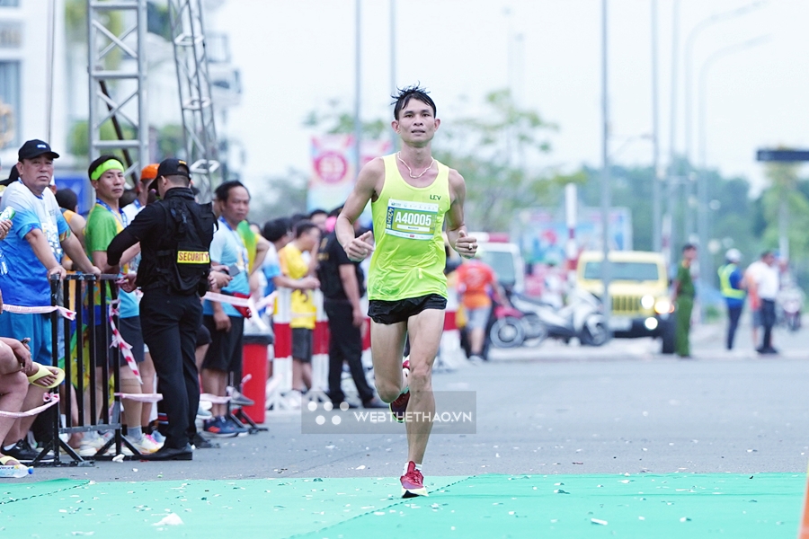 Võ Xuân Vĩnh: Từ quán quân đi bộ quốc gia, SEA Games đến màn ra mắt chạy 42km bất ngờ tại Cà Mau Marathon 2023