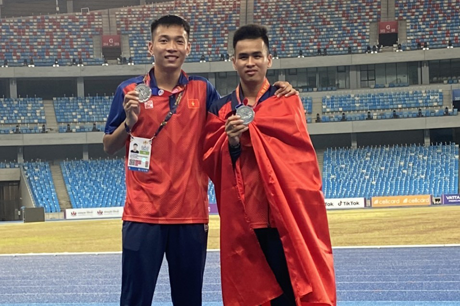 Chàng trai khiếm thị đầu tiên hoàn thành marathon giành HCV tại giải điền kinh người khuyết tật quốc gia