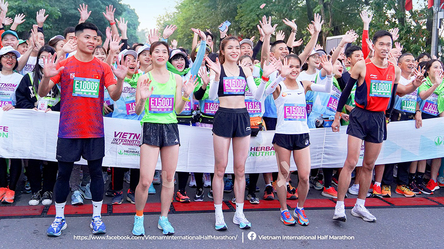 5 ng&agrave;y cuối săn v&eacute; chạy Giải B&aacute;n marathon Quốc tế Việt Nam 2024