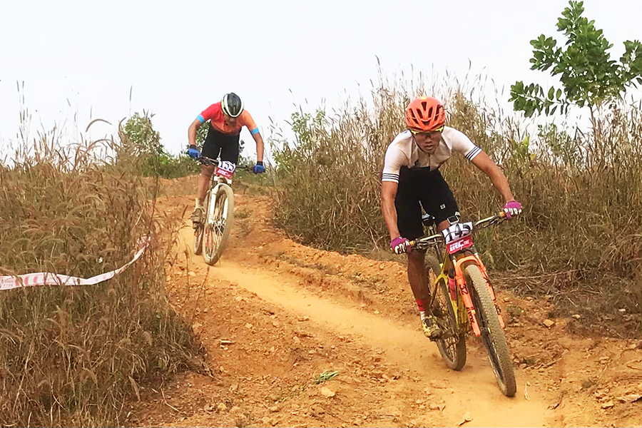 Tuyển xe đạp Việt Nam hội qu&acirc;n chuẩn bị săn v&agrave;ng SEA Games 31