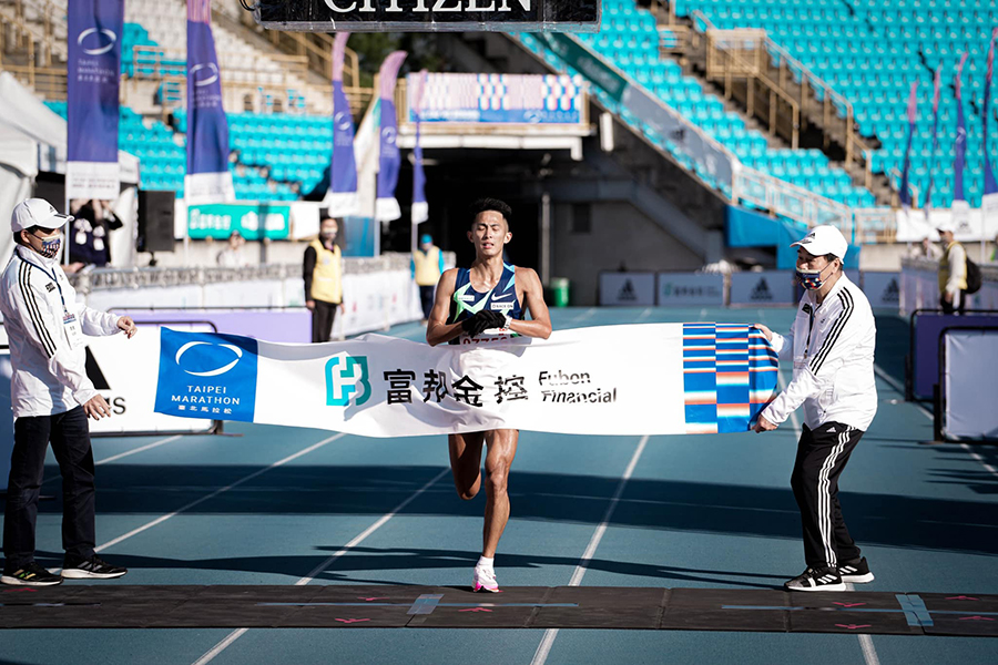 Elite xứ Đ&agrave;i th&agrave;nh t&iacute;ch &ldquo;khủng&rdquo;, mới cưới vợ&hellip; dự Giải B&aacute;n Marathon Quốc tế Việt Nam 2023