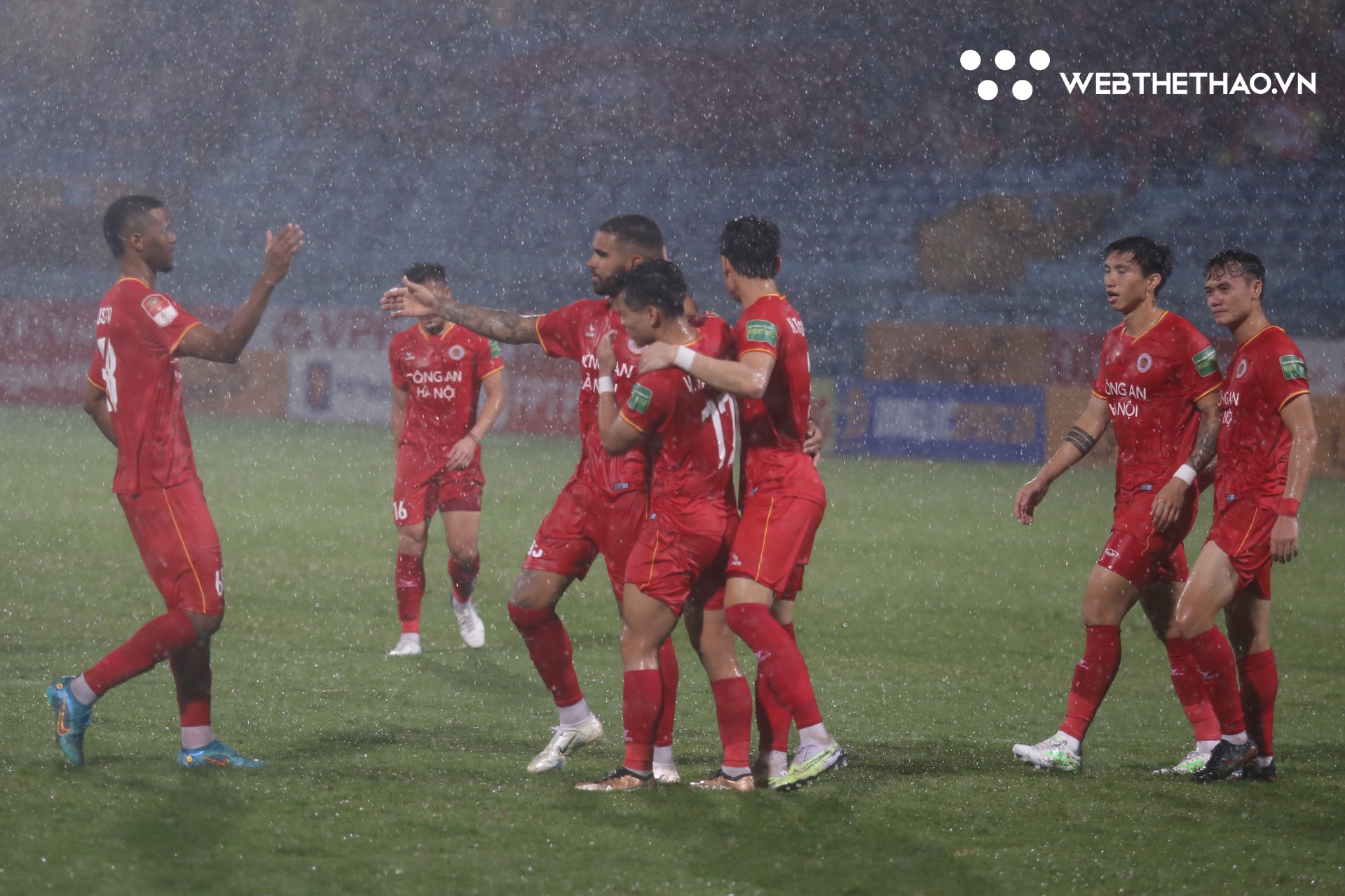 Chưa thể ra mắt Quang Hải, CAHN vẫn leo lên đầu bảng V.League 2023 Chưa thể ra mắt Quang Hải, CAHN vẫn leo lên đầu bảng V.League 2023